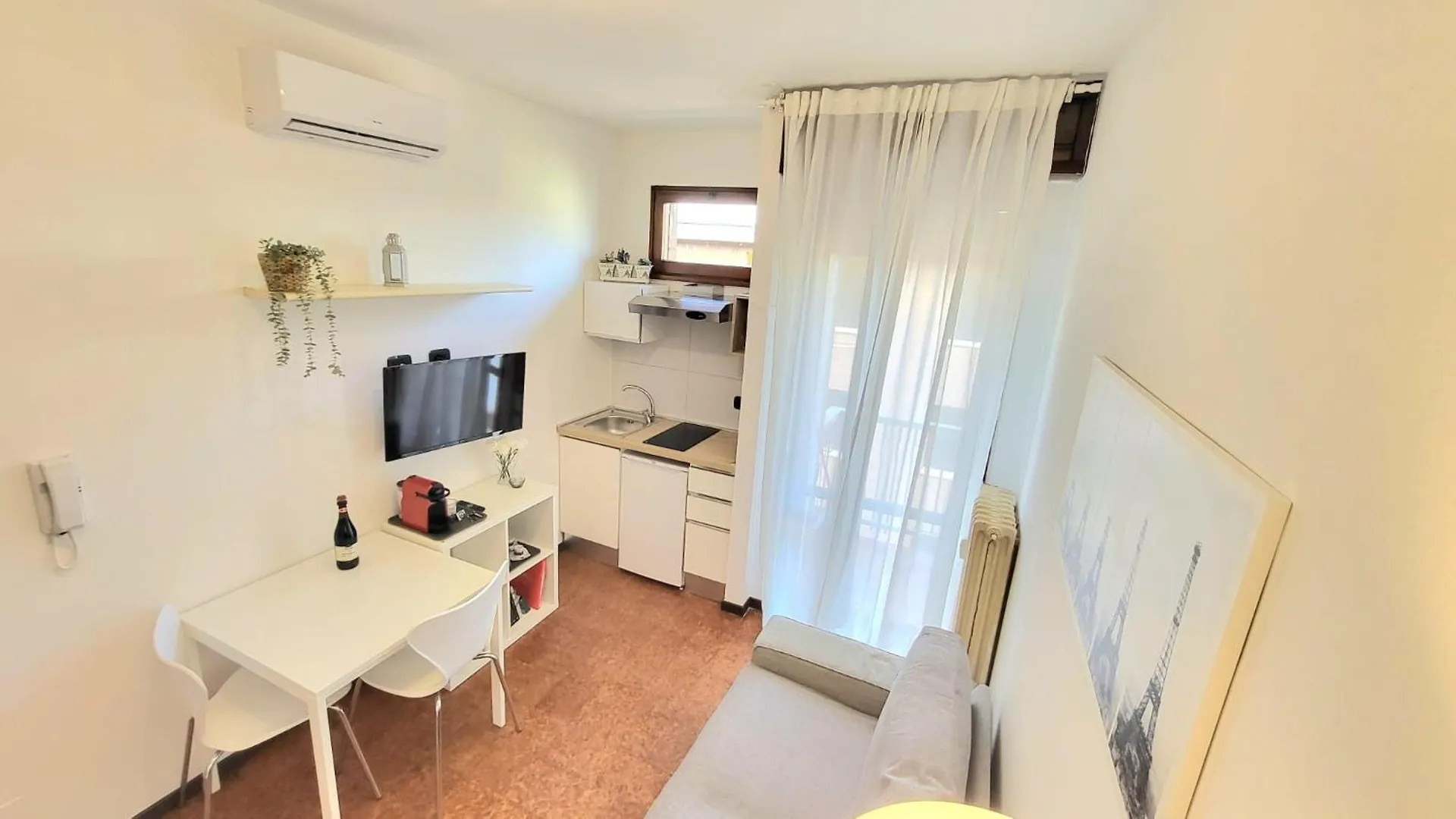 Appartamento di fronte all'ospedale con garage Modena